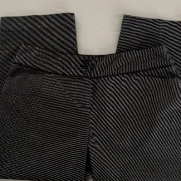 Ann Taylor Petites Capri Pants, Size 2P - Picture 14 of 14